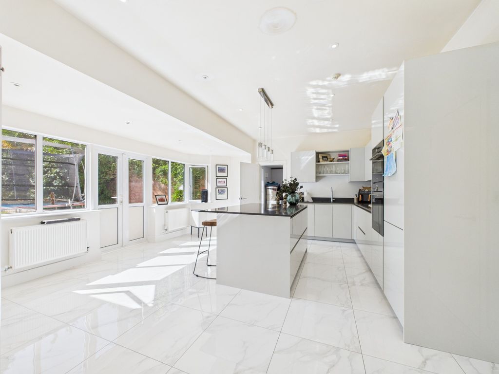 Property photo 2 of 28 4535153