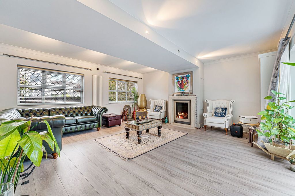 Property photo 2 of 22