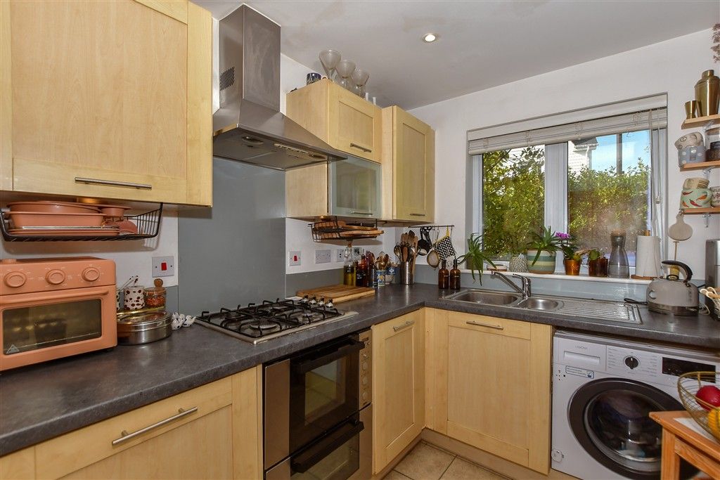 Property photo 3 of 9 Kitchen