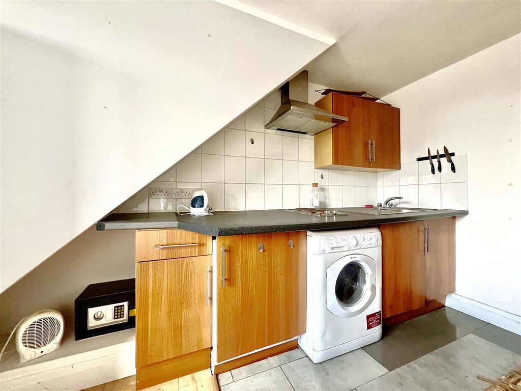 Property photo 1 of 6 Kitchen