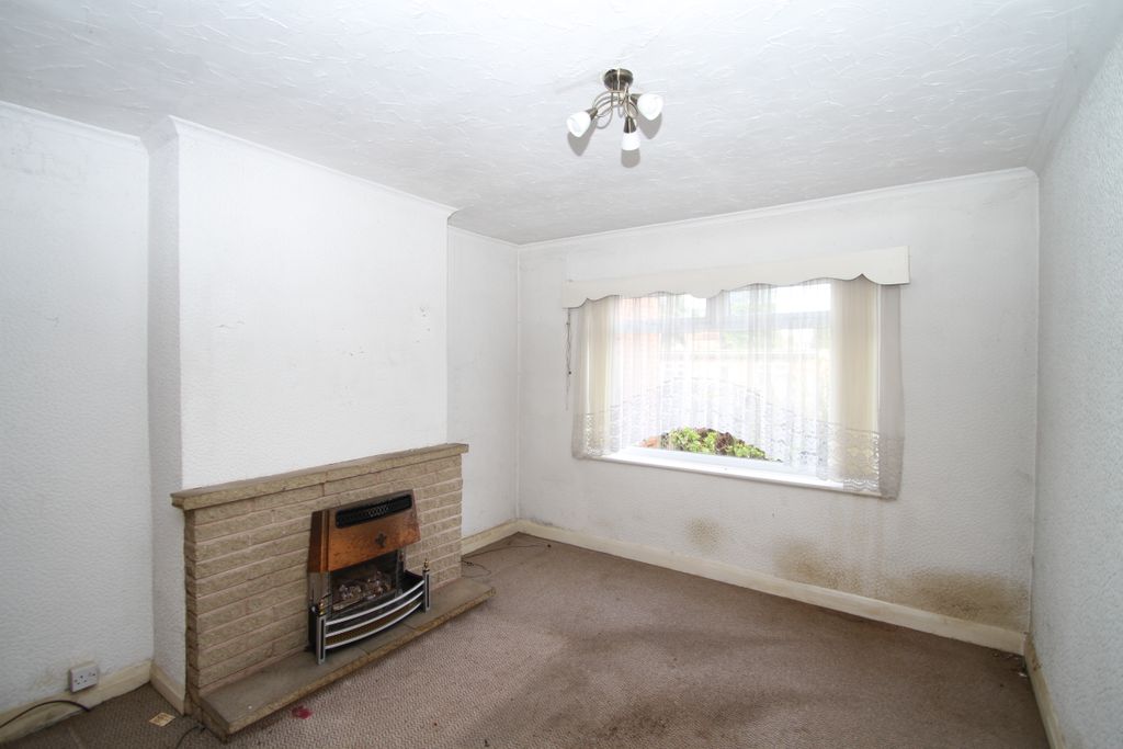 Property photo 3 of 11 Dining Room
