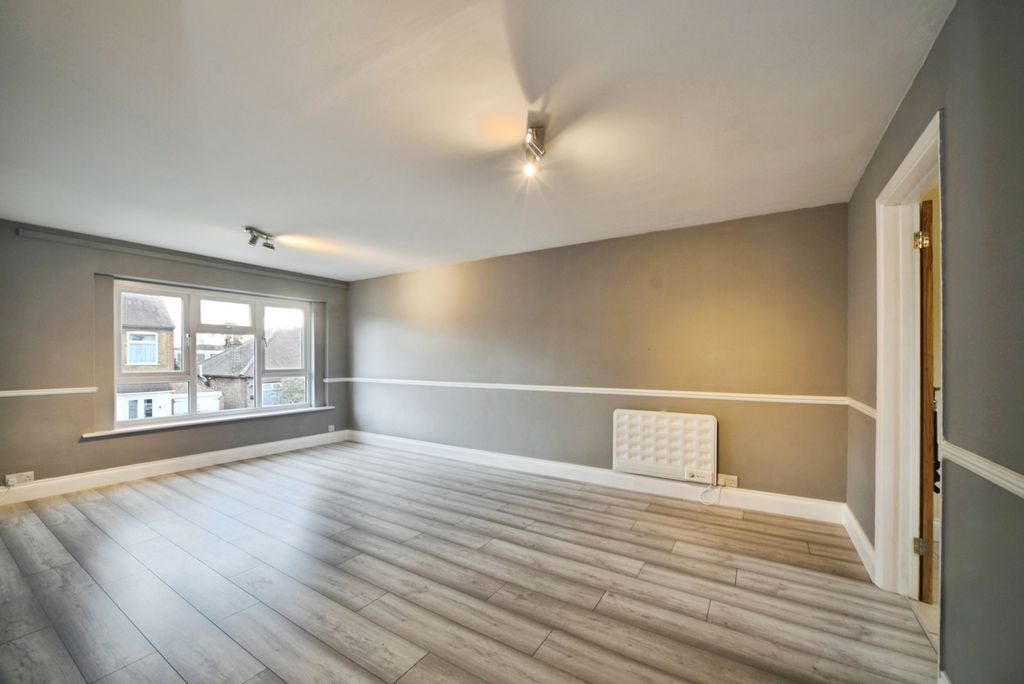 Property photo 3 of 11 Pbox-Img.Jpg