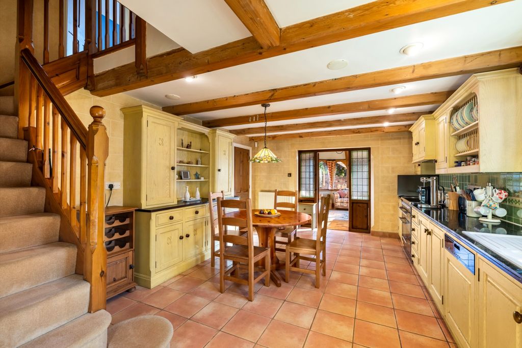 Property photo 2 of 24 5520383