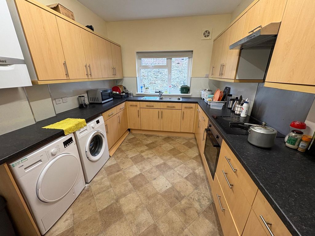 Property photo 2 of 10 x (9)