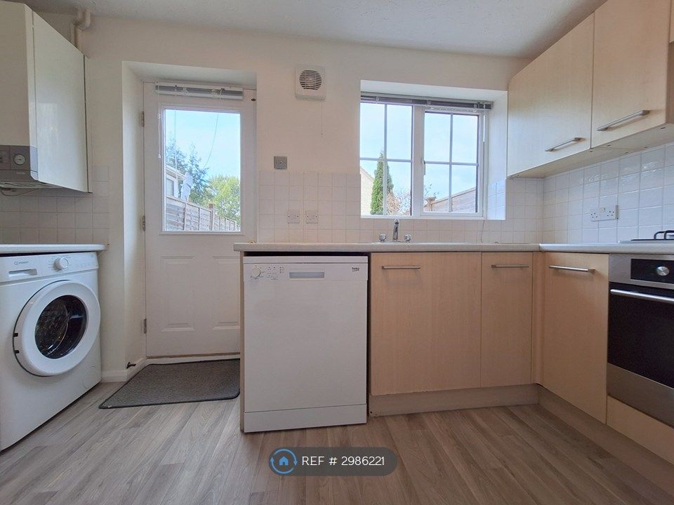Property photo 3 of 7 Kitchen