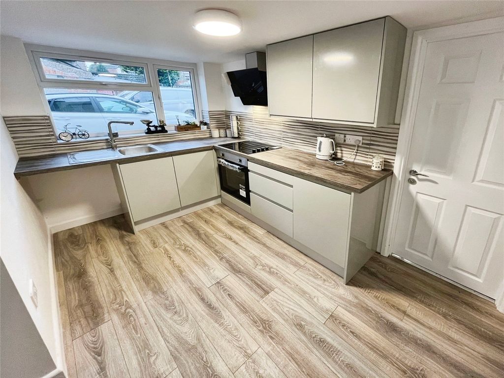 Property photo 1 of 7 Kitchen