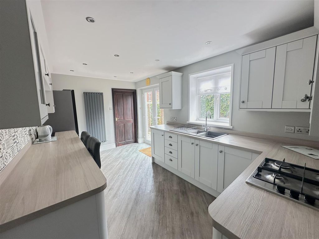 Property photo 2 of 32 Breakfast Kitchen