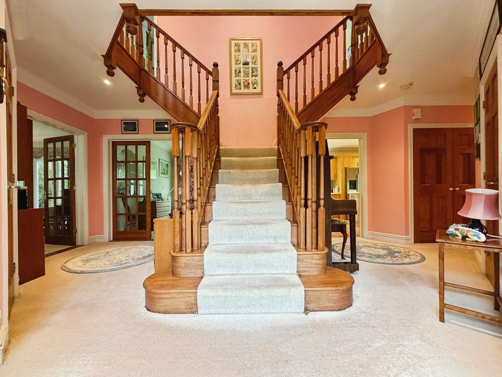 Property photo 2 of 34
