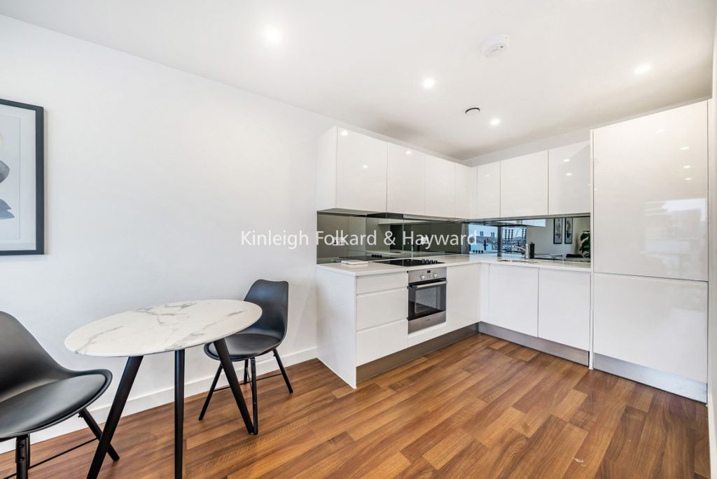 Property photo 2 of 6 d2F814B9-7d17-4d2F-B