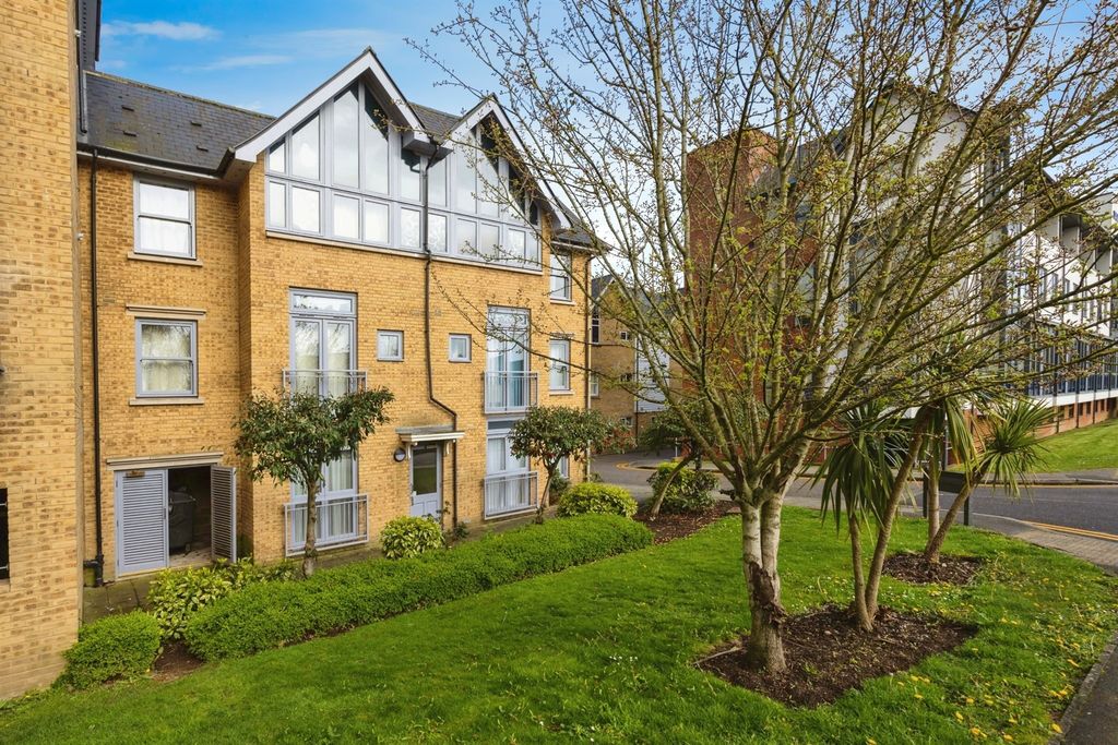 Property photo 1 of 9