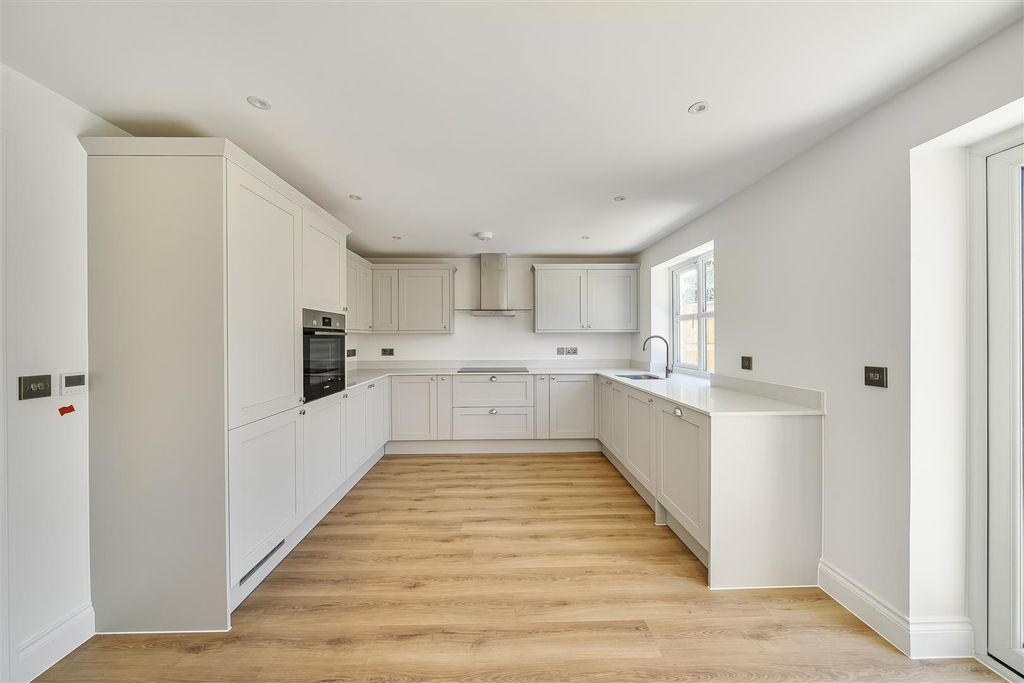 Property photo 3 of 20 1309545-13-68543Be711B03.Jpg