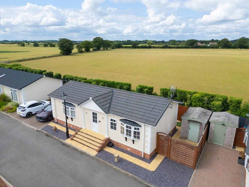 Property photo 1 of 14 External