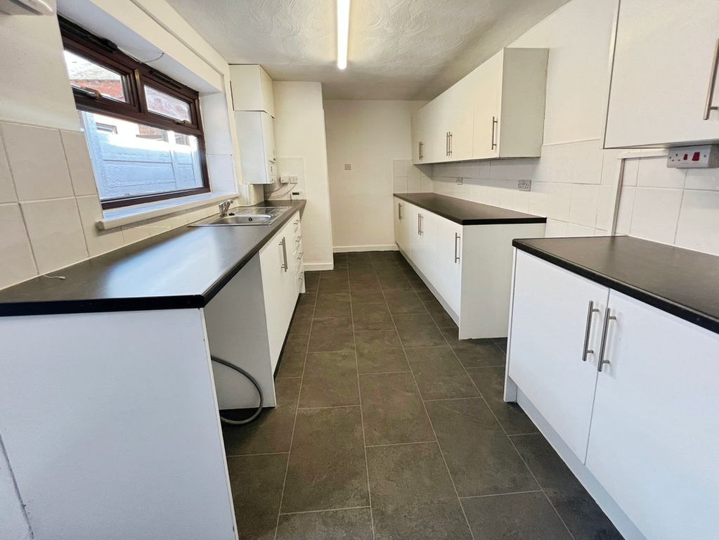 Property photo 3 of 15 Kitchen