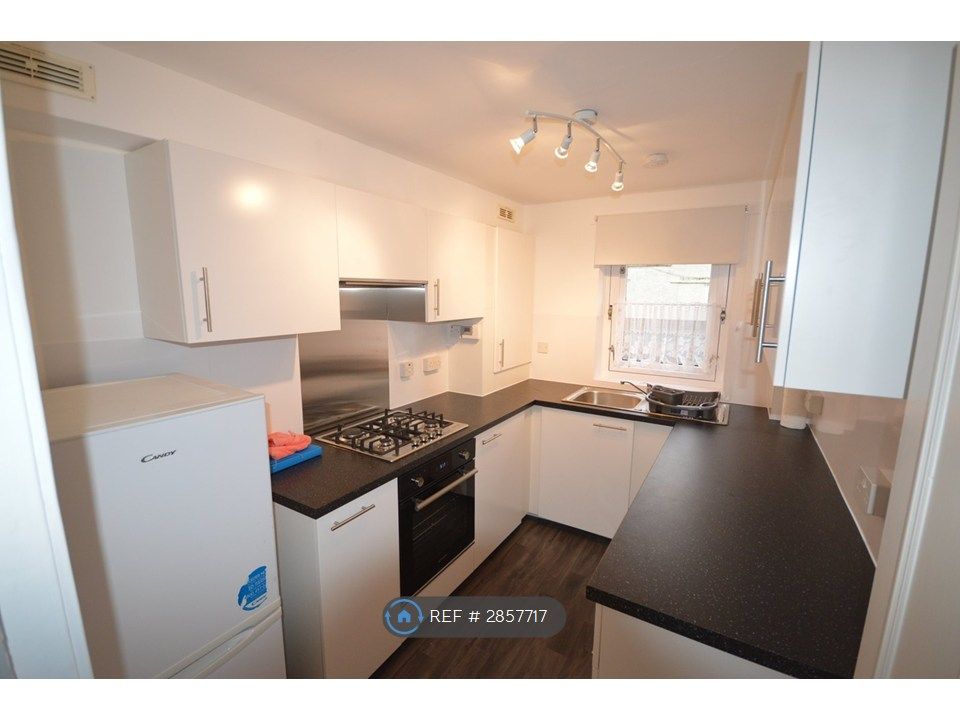 Property photo 2 of 8 Modern Kitchen