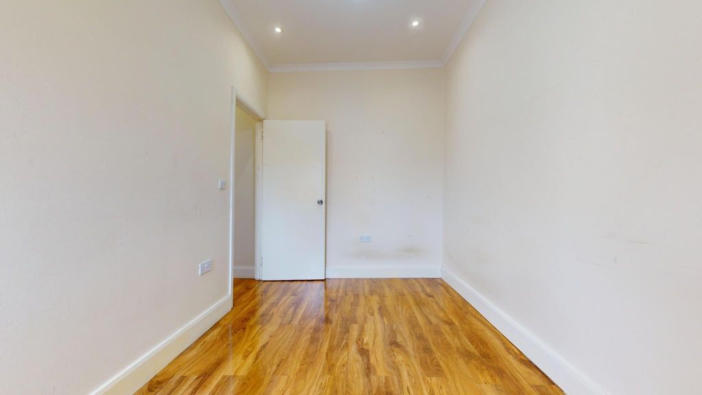 Property photo 2 of 11 Photo 1