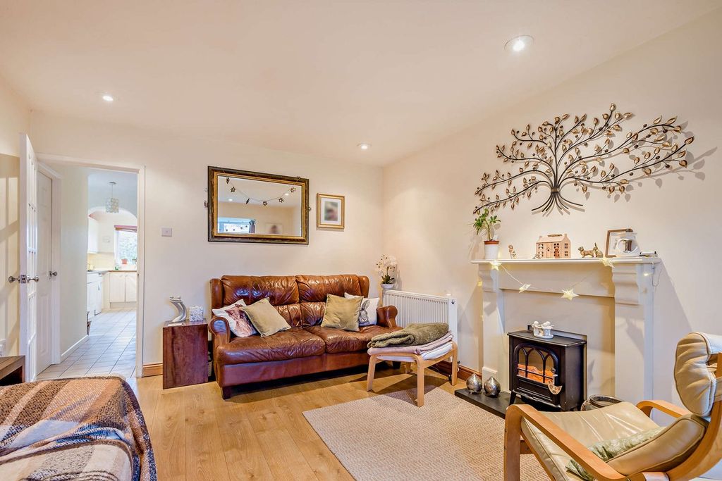 Property photo 3 of 28