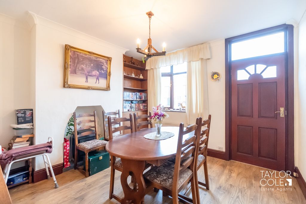 Property photo 2 of 25