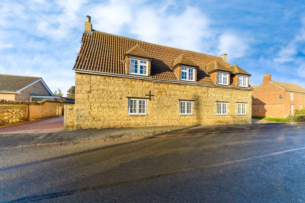 Property photo 1 of 25