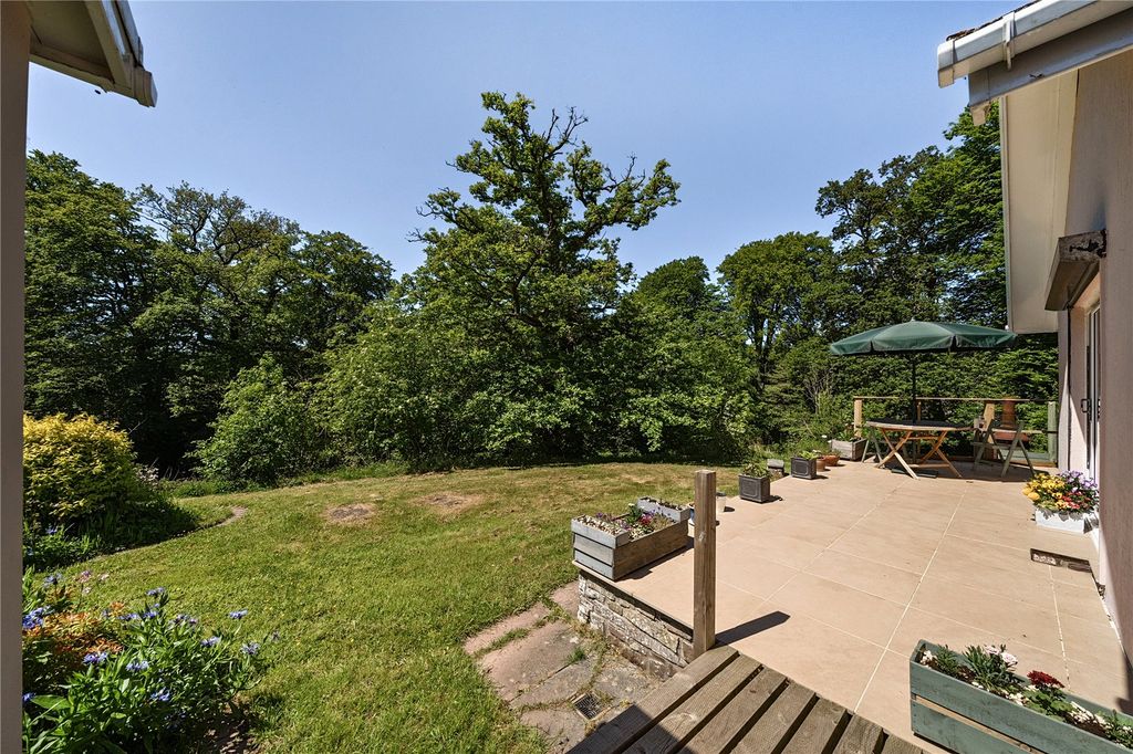 Property photo 2 of 27 Picture No. 21