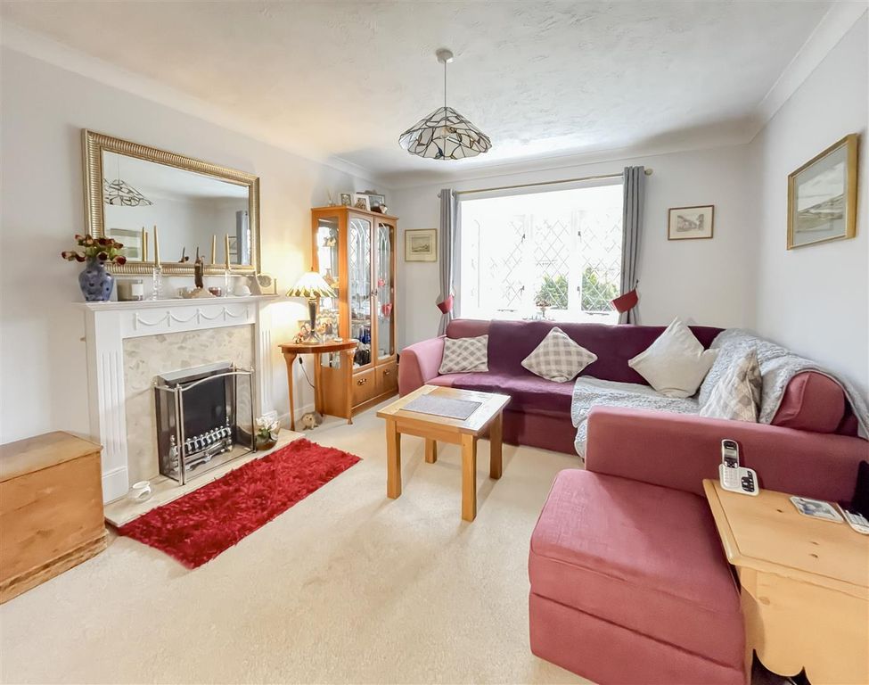 Property photo 2 of 22 14-Living Room Bay 1.Jpg