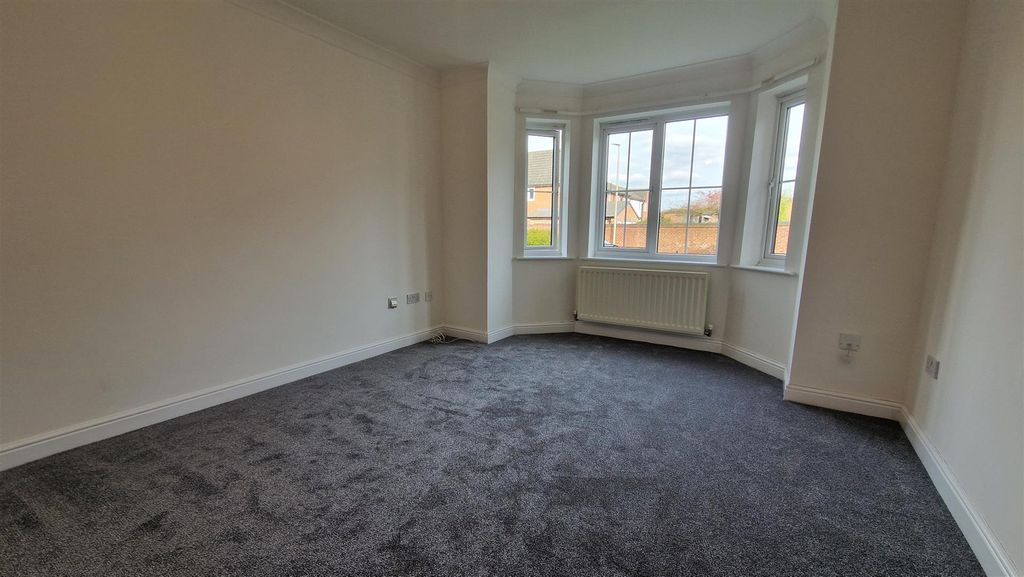 Property photo 3 of 12 Lounge