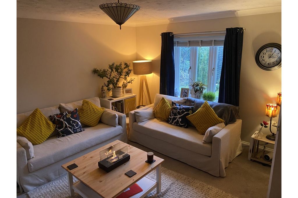 Property photo 3 of 18 Lounge