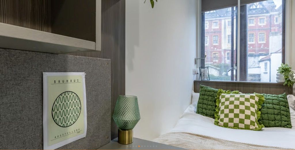 Property photo 2 of 7 Bright Modern Bedroom With Stylish Green Accents...