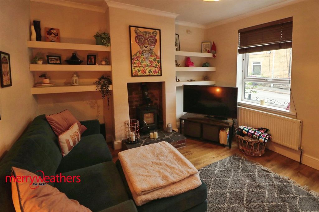Property photo 2 of 12 Lounge