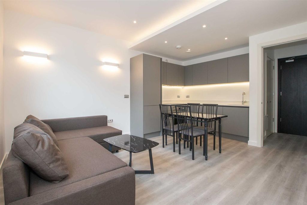 Property photo 3 of 20