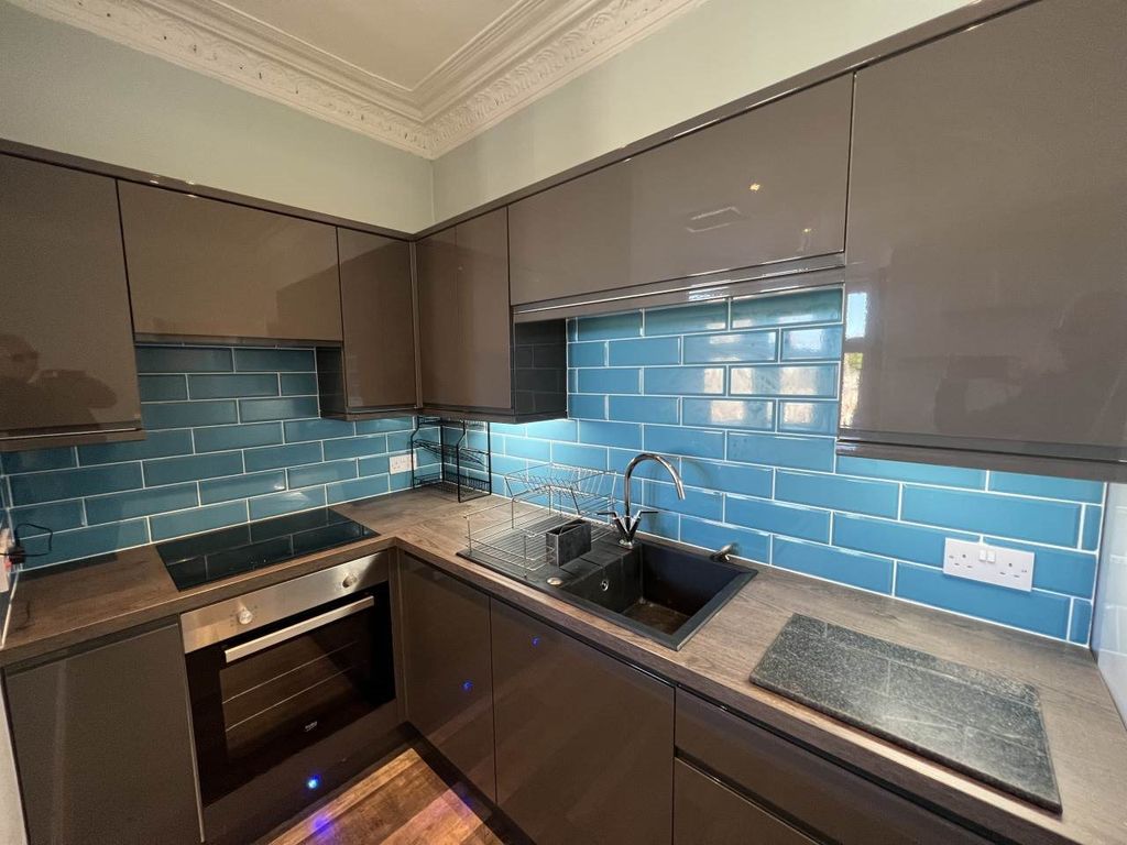 Property photo 2 of 10 Kitchen