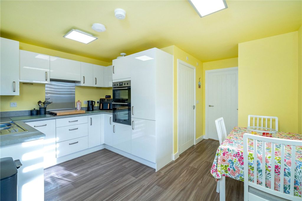 Property photo 2 of 17 Picture No. 13