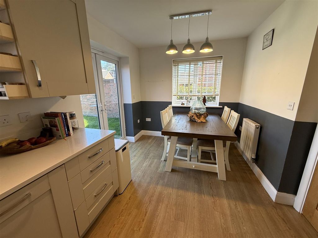 Property photo 3 of 22 Dining Area