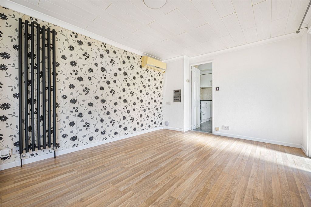 Property photo 2 of 17 Picture No. 05