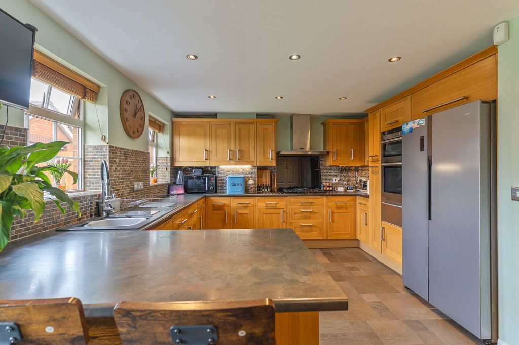 Property photo 2 of 41