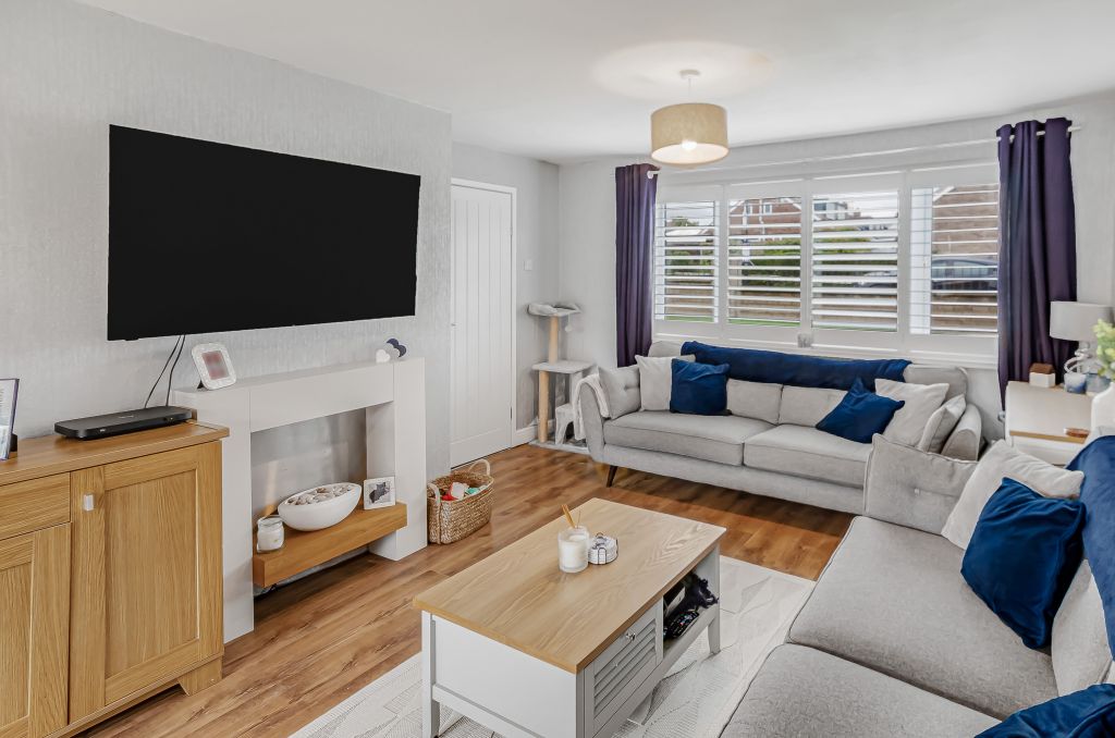 Property photo 3 of 20 Advert-35