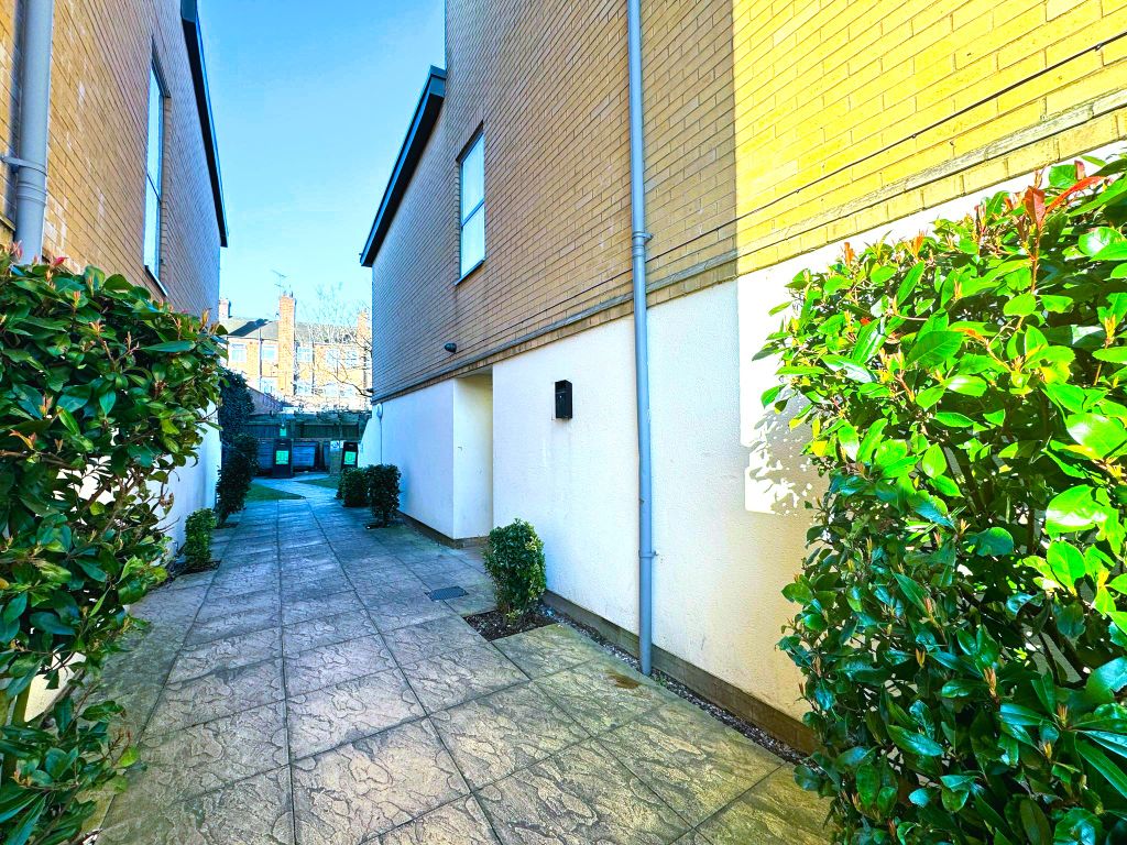Property photo 3 of 7 Robert House (2)