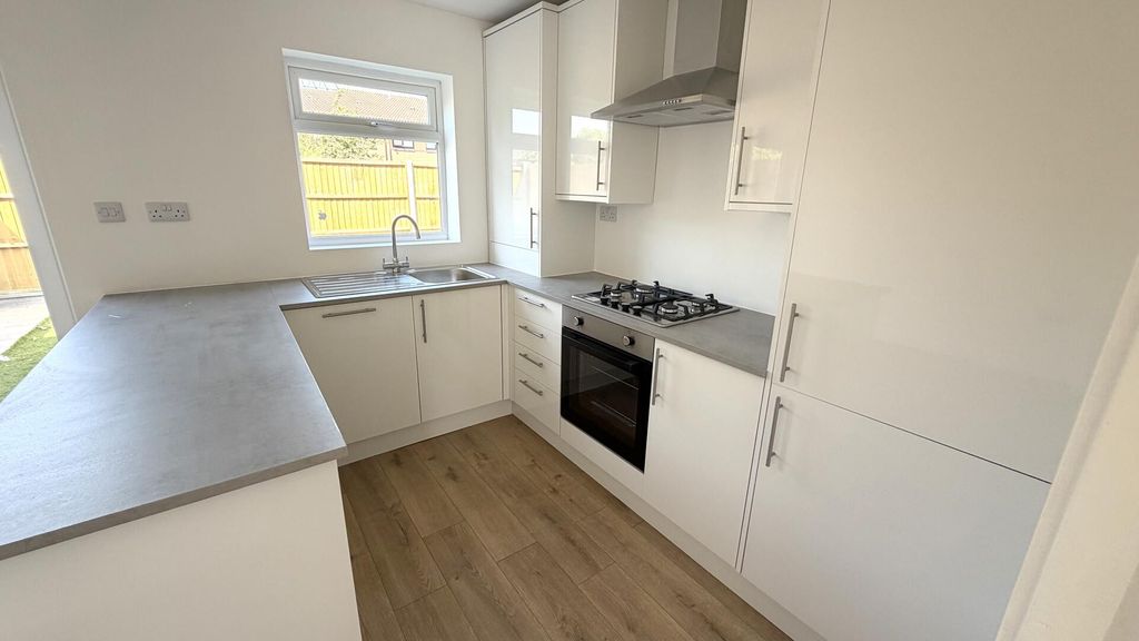 Property photo 3 of 12 Kitchen