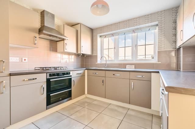 Property photo 3 of 11 Kitchen