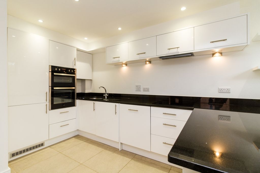 Property photo 2 of 8 18469