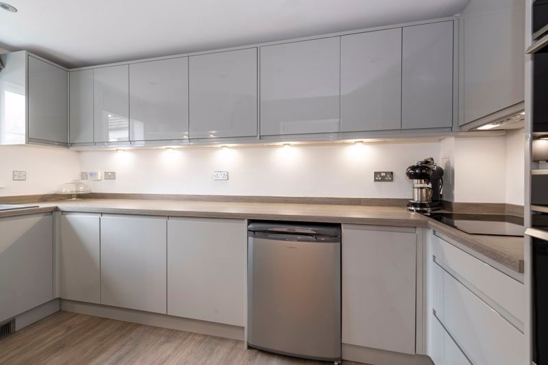 Property photo 2 of 18 Photo 12