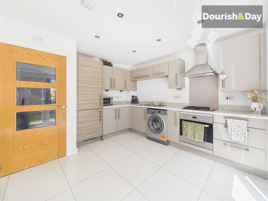 Property photo 3 of 16 Kitchen