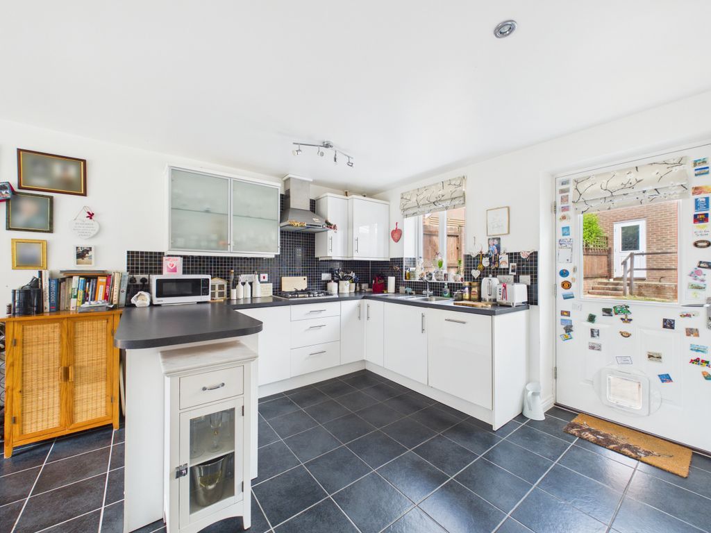 Property photo 2 of 18 Kitchen 1
