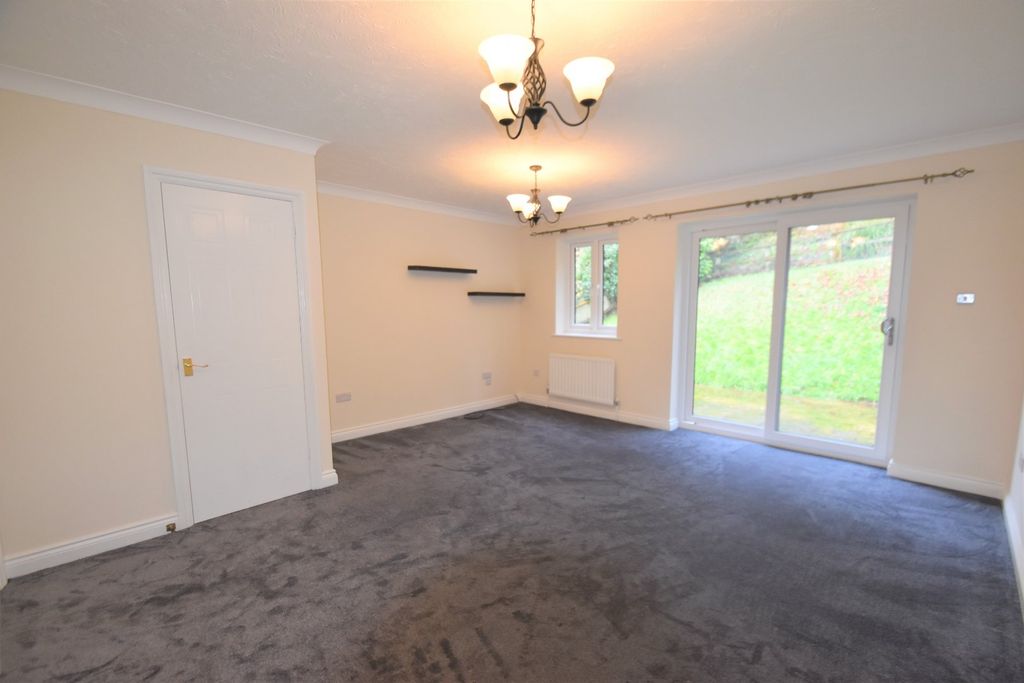 Property photo 2 of 8 Tiverton Seddons