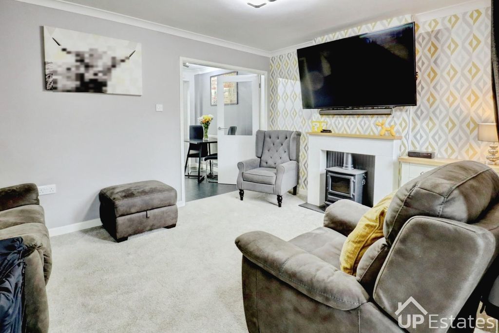 Property photo 2 of 13 Lounge