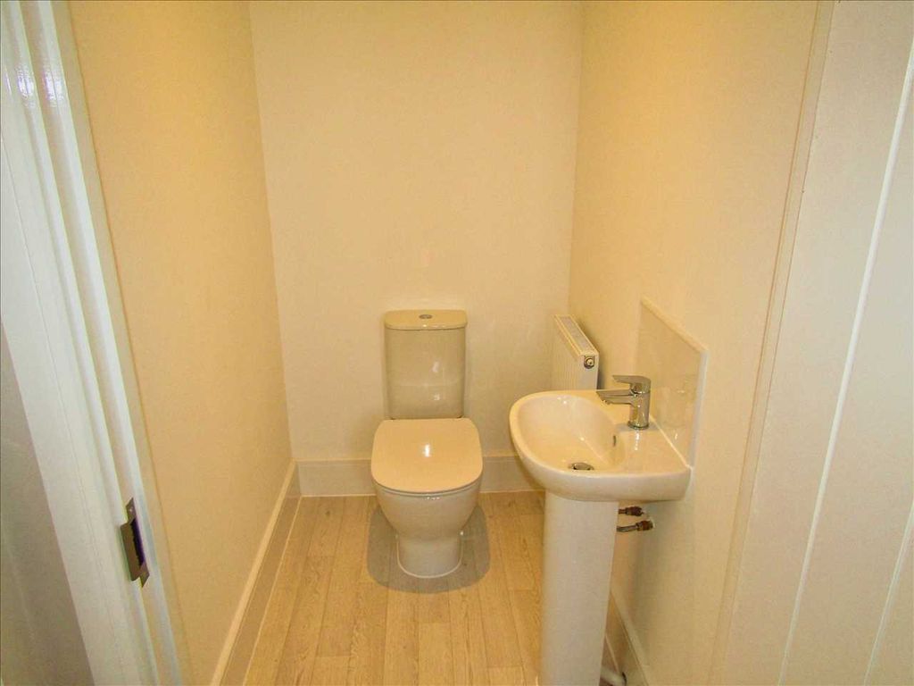 Property photo 2 of 18 Cloaks W/C