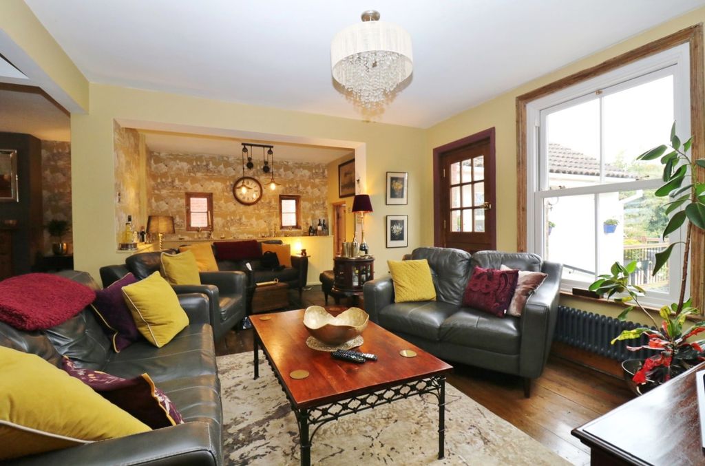 Property photo 3 of 23