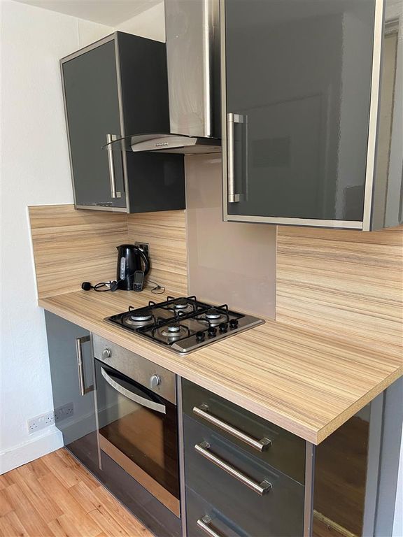 Property photo 1 of 7 Kitchen 1.Jpg