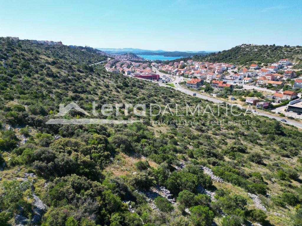 Property photo 1 of 4 Land In Šibenik - 39,000 m2
