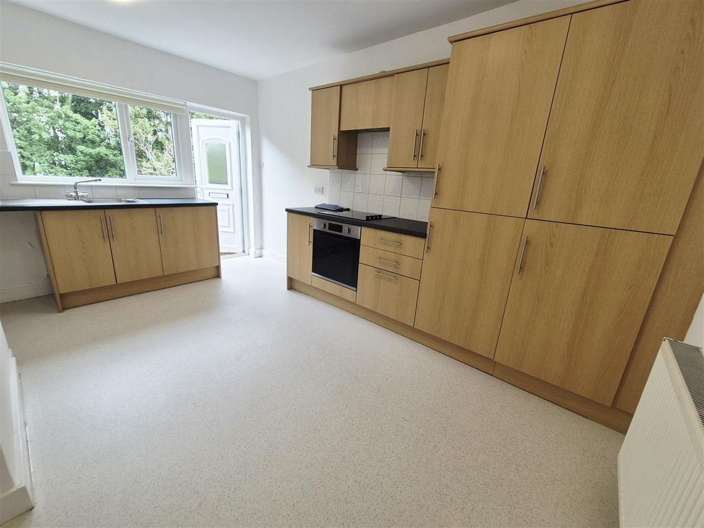 Property photo 2 of 16 Breakfast Kitchen
