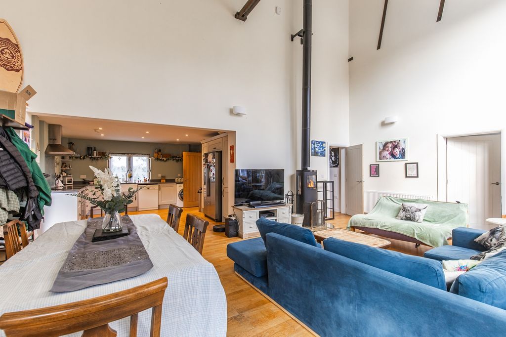 Property photo 2 of 27 Mbmmere Barn_-43 Copy